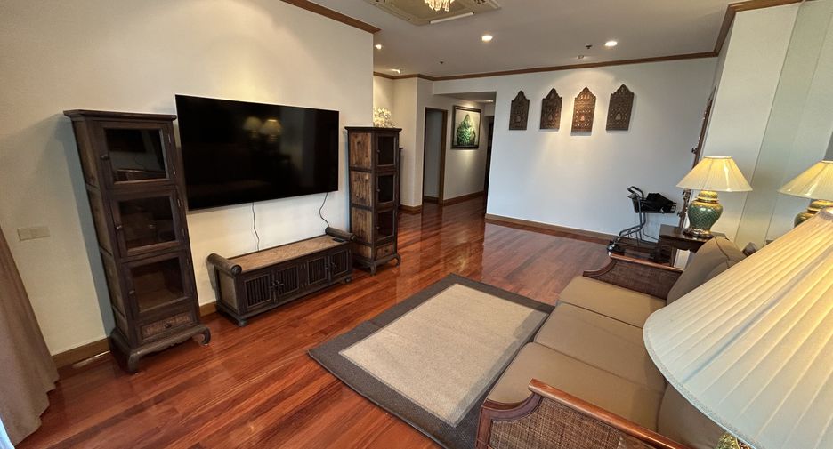 Wohnung zur Miete mit 3 Zimmer in Khlong San, Bangkok