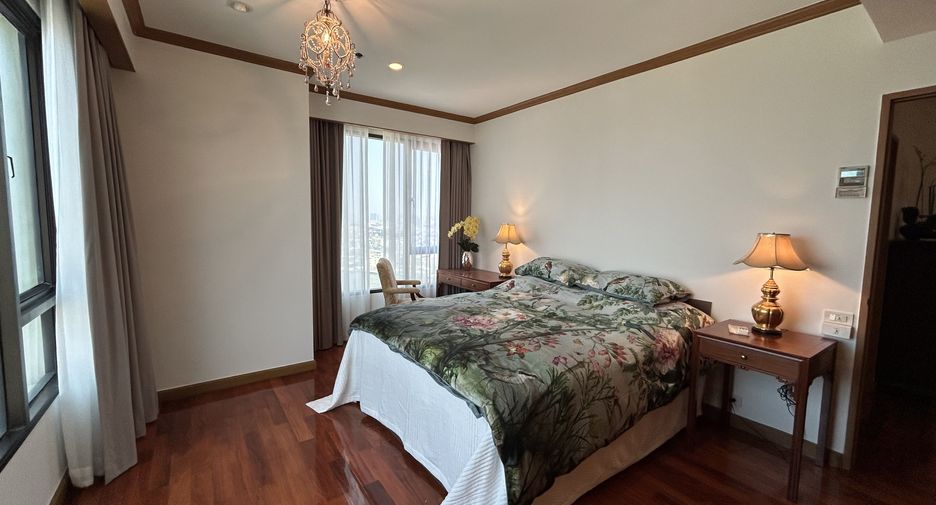 Wohnung zur Miete mit 3 Zimmer in Khlong San, Bangkok