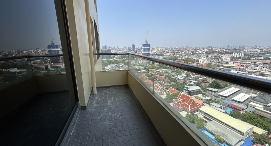 Wohnung zur Miete mit 3 Zimmer in Khlong San, Bangkok