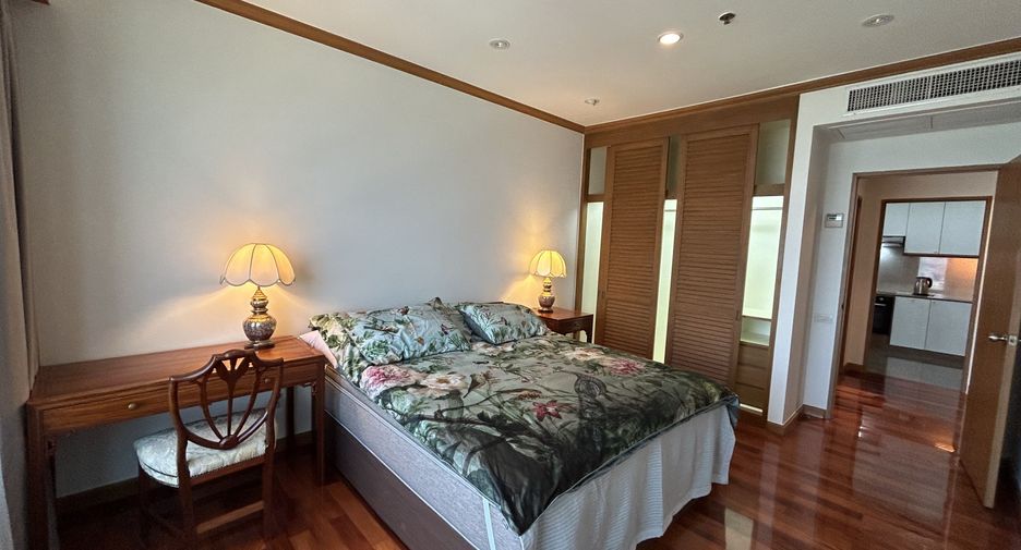 Wohnung zur Miete mit 3 Zimmer in Khlong San, Bangkok