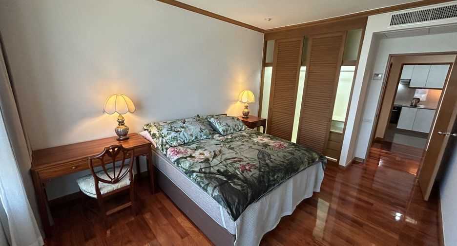 Wohnung zur Miete mit 3 Zimmer in Khlong San, Bangkok