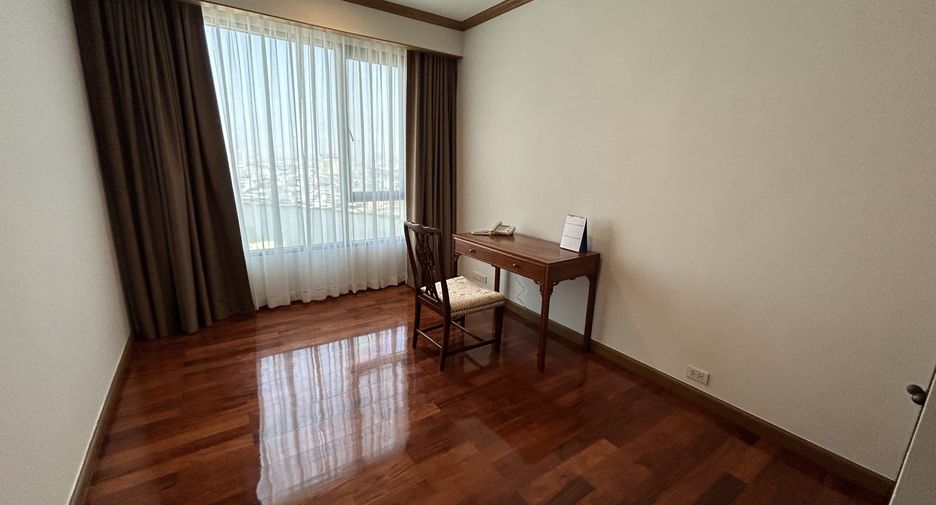 Wohnung zur Miete mit 3 Zimmer in Khlong San, Bangkok