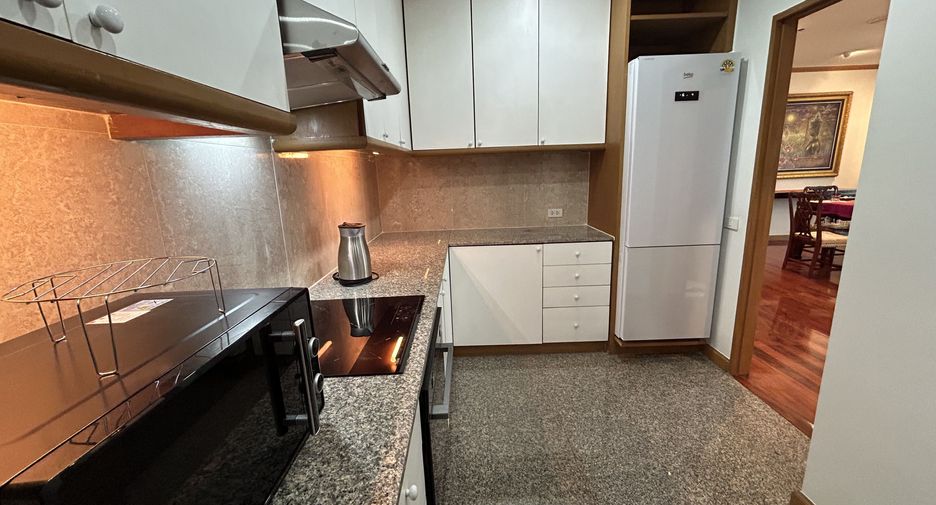 Wohnung zur Miete mit 3 Zimmer in Khlong San, Bangkok
