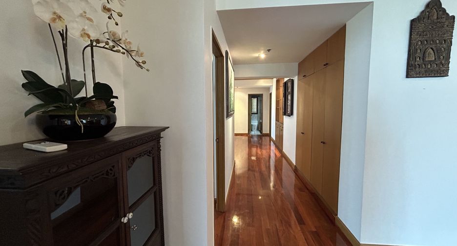 Wohnung zur Miete mit 3 Zimmer in Khlong San, Bangkok
