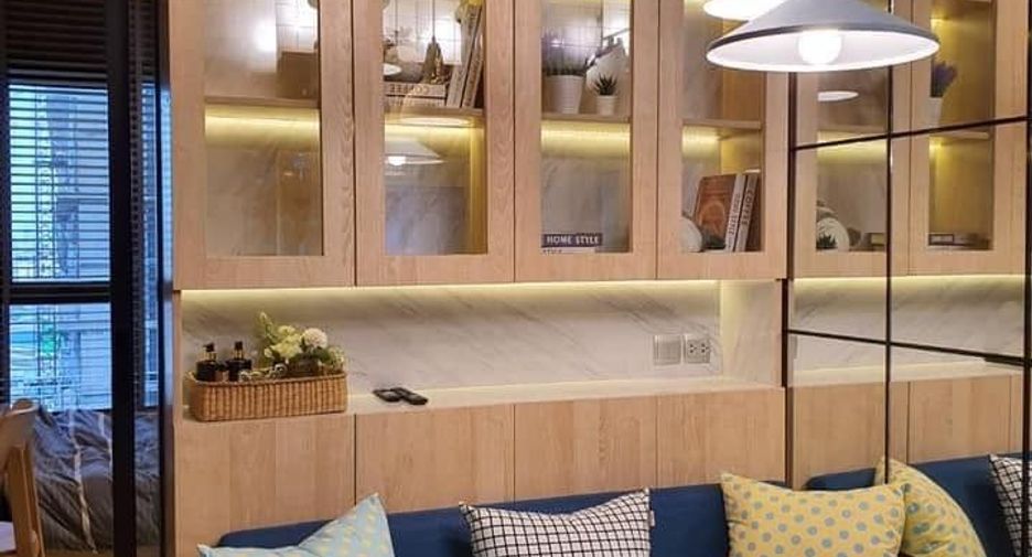 For rent 2 bedrooms condo in Huai Khwang, Bangkok
