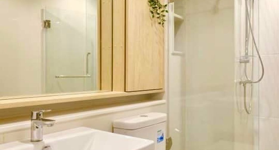 For rent 2 bedrooms condo in Huai Khwang, Bangkok