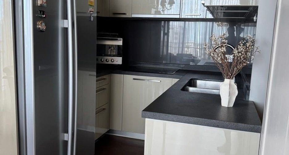 For rent 2 bedrooms condo in Watthana, Bangkok