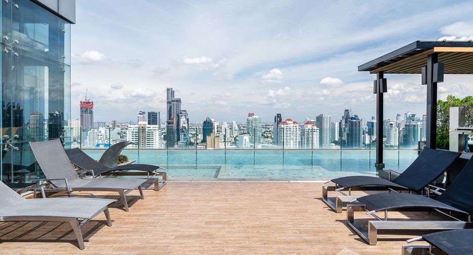 For rent 2 ベッドルーム condo in Watthana, Bangkok