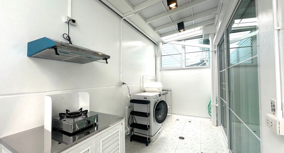 For rent 3 bedrooms house in Prawet, Bangkok