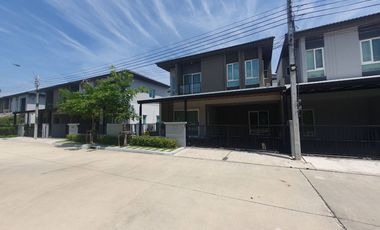 Casa en alquiler de 3 habitaciones en Bang Phli, Samut Prakan
