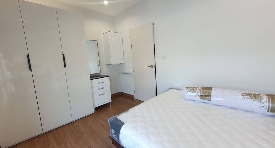 Casa en alquiler de 3 habitaciones en Bang Phli, Samut Prakan