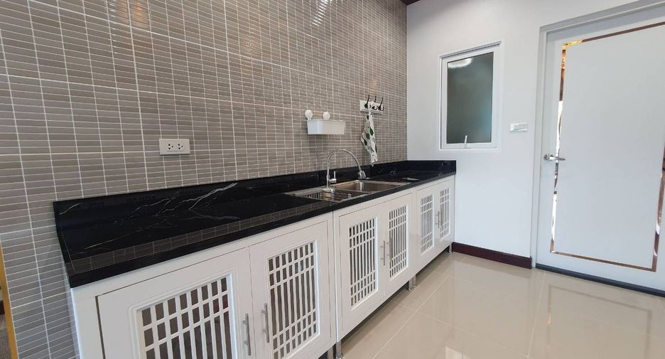 Casa en alquiler de 3 habitaciones en Bang Phli, Samut Prakan
