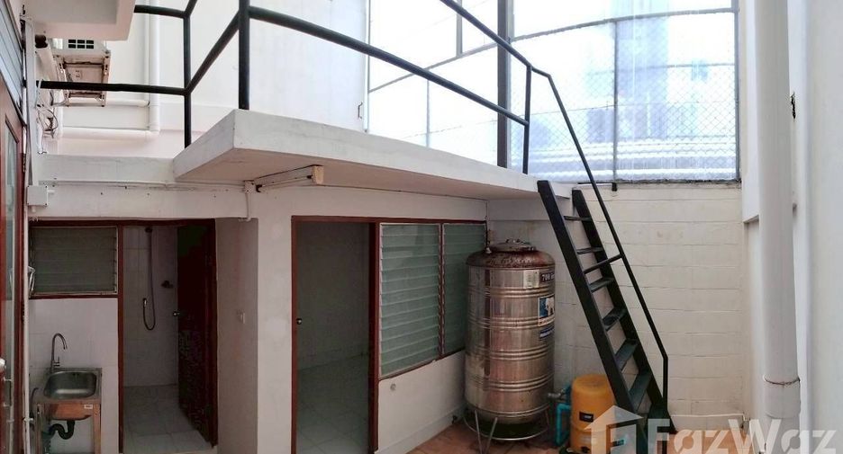 For rent 2 bedrooms house in Watthana, Bangkok