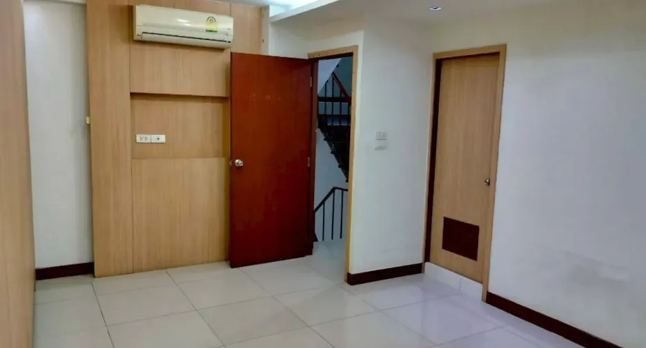 ให้เช่า 2 ห้องนอน บ้านเดี่ยว ใน วัฒนา, กรุงเทพฯ