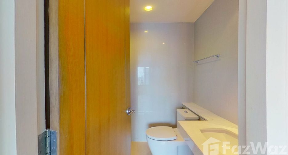 For rent 2 bedrooms condo in Pathum Wan, Bangkok