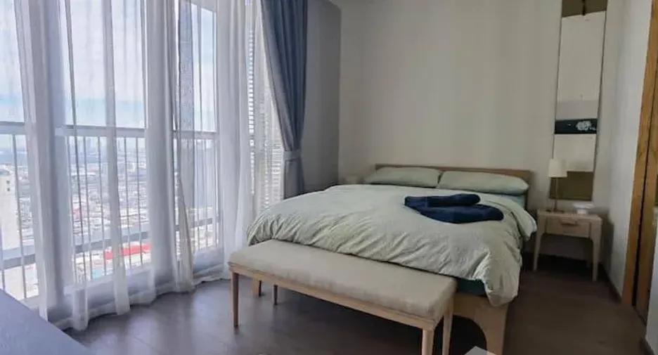 For rent 2 bedrooms condo in Khlong Toei, Bangkok