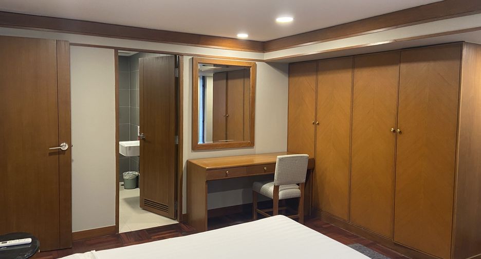 À louer 2 chambres condo à Watthana, Bangkok