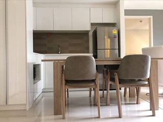 Condo en alquiler de 2 habitaciones en Huai Khwang, Bangkok