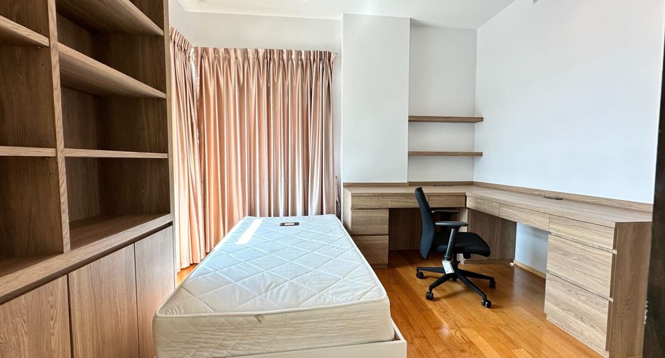 Wohnung zur Miete mit 3 Zimmer in Khlong Toei, Bangkok