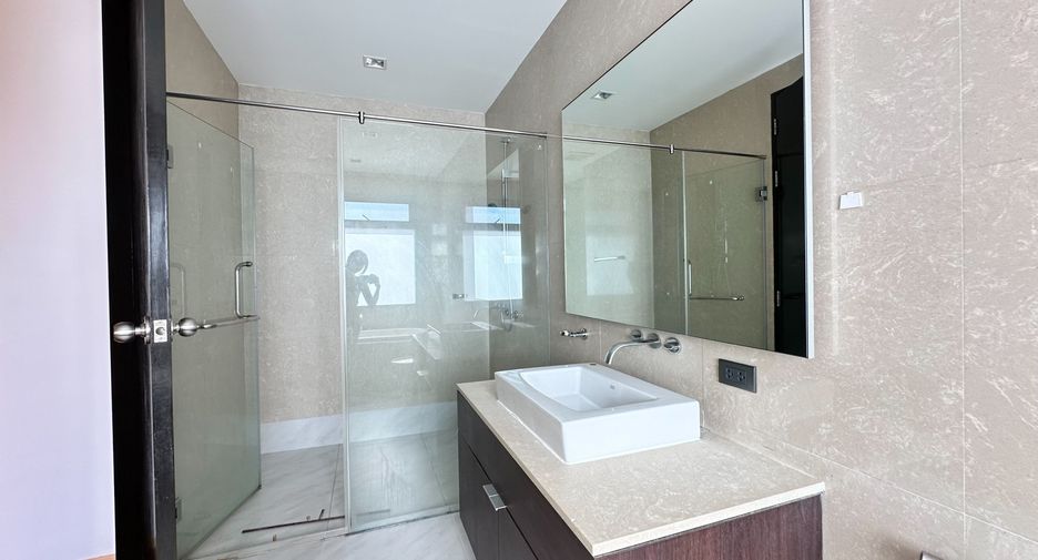Wohnung zur Miete mit 3 Zimmer in Khlong Toei, Bangkok