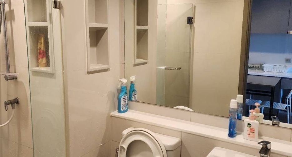 For rent studio condo in Huai Khwang, Bangkok