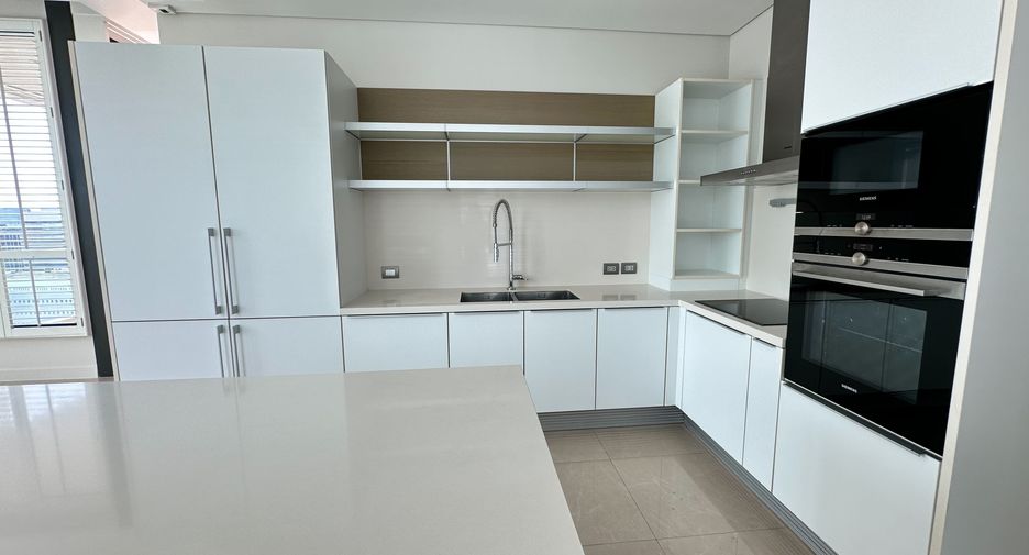 Wohnung zur Miete mit 2 Zimmer in Pathum Wan, Bangkok