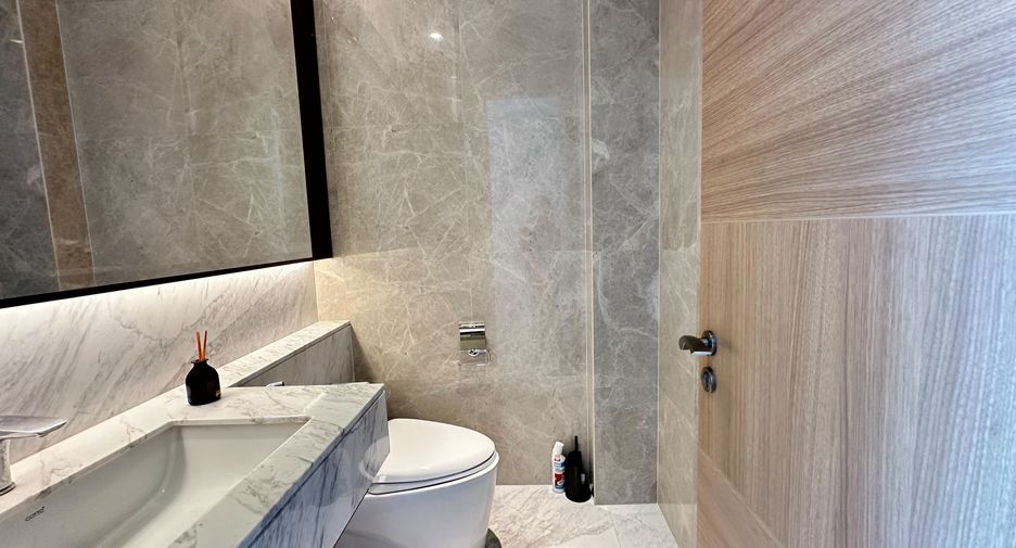 Wohnung zur Miete mit 2 Zimmer in Pathum Wan, Bangkok
