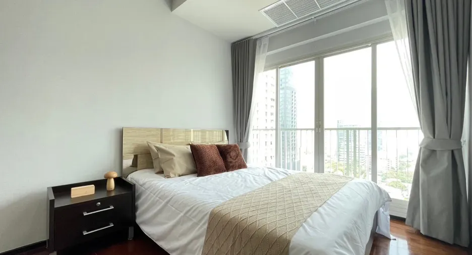 For rent 2 bedrooms condo in Watthana, Bangkok