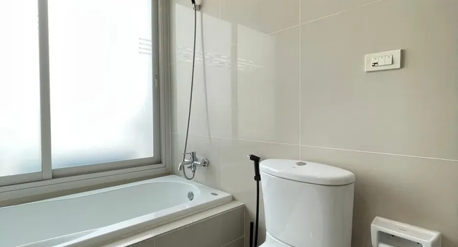 For rent 2 bedrooms condo in Watthana, Bangkok