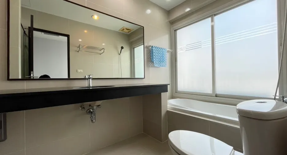 For rent 2 bedrooms condo in Watthana, Bangkok