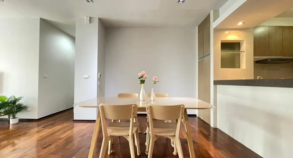 For rent 2 bedrooms condo in Watthana, Bangkok