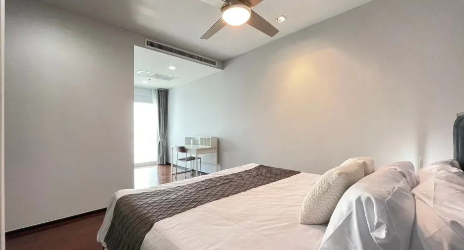 For rent 2 bedrooms condo in Watthana, Bangkok