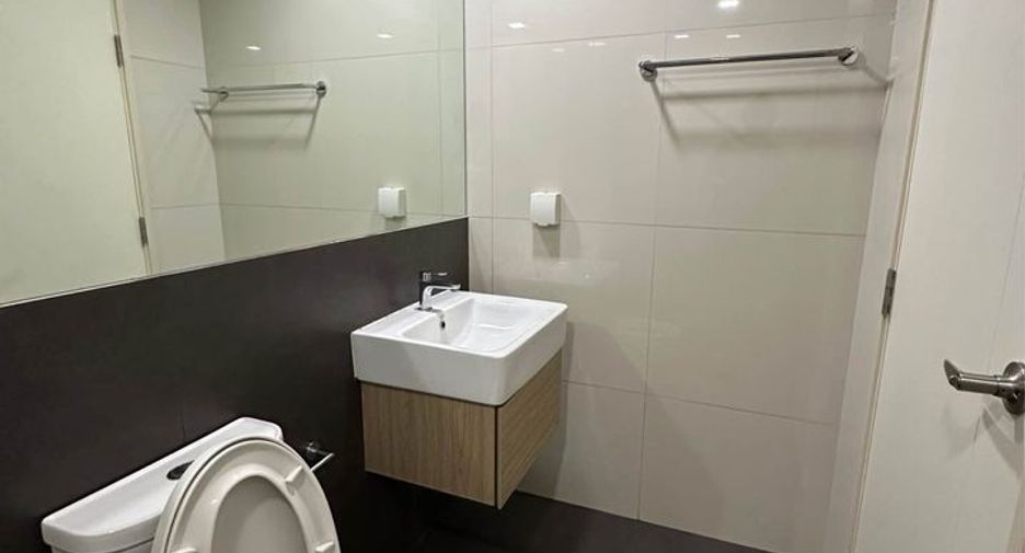 For rent 2 bedrooms condo in Phra Khanong, Bangkok