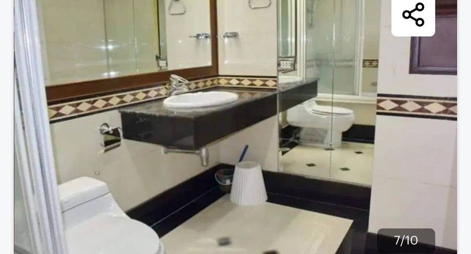For rent 2 bedrooms condo in Din Daeng, Bangkok