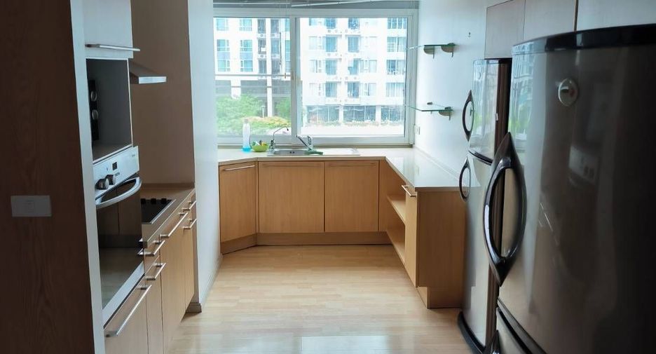 For rent 2 bedrooms apartment in Watthana, Bangkok