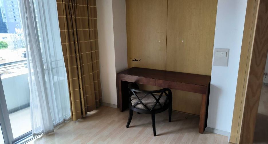 For rent 2 bedrooms apartment in Watthana, Bangkok