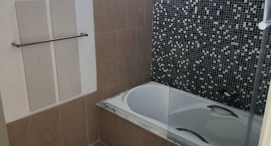 For rent 2 bedrooms apartment in Watthana, Bangkok