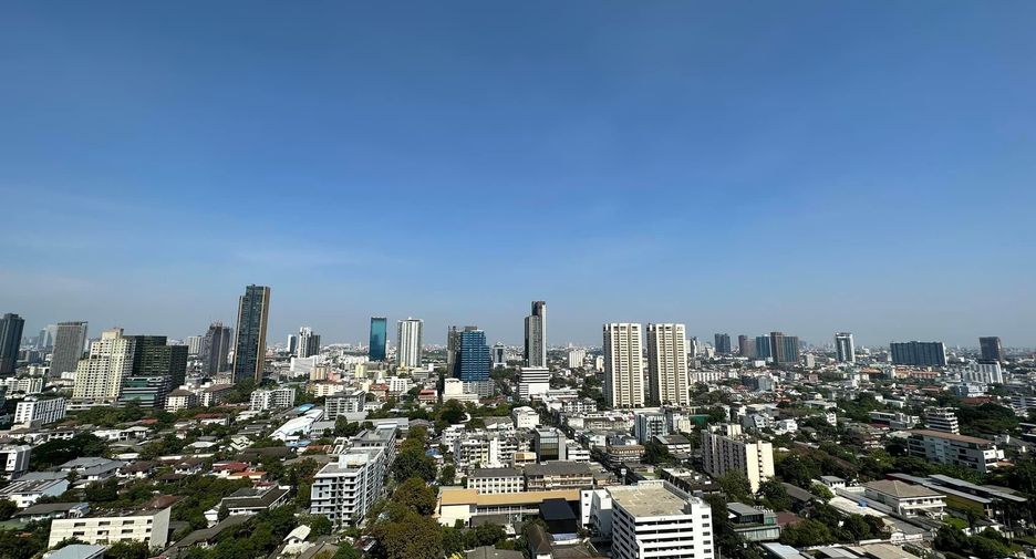 For rent 2 bedrooms condo in Watthana, Bangkok