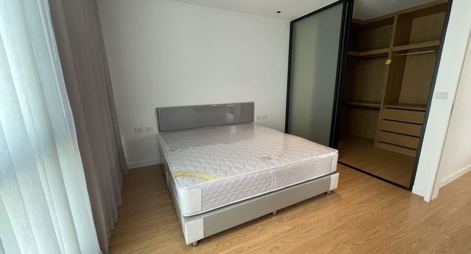 For rent 2 bedrooms apartment in Watthana, Bangkok