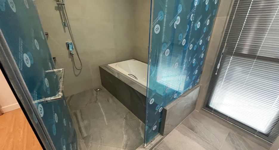For rent 2 bedrooms apartment in Watthana, Bangkok