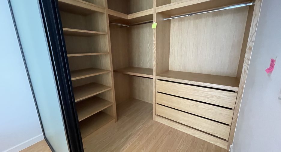 For rent 2 bedrooms apartment in Watthana, Bangkok