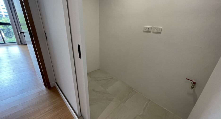 For rent 2 bedrooms apartment in Watthana, Bangkok