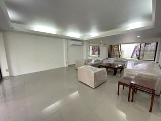 For rent 6 bedrooms townhouse in Watthana, Bangkok