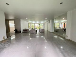 For rent 6 bedrooms townhouse in Watthana, Bangkok