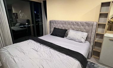 For rent 2 bedrooms condo in Huai Khwang, Bangkok