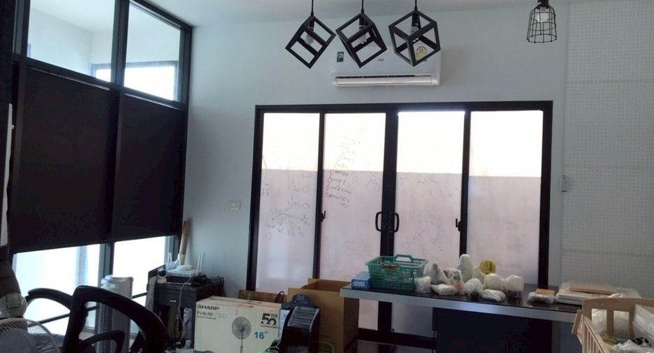 Reihenhaus zur Miete mit 3 Zimmer in Suan Luang, Bangkok