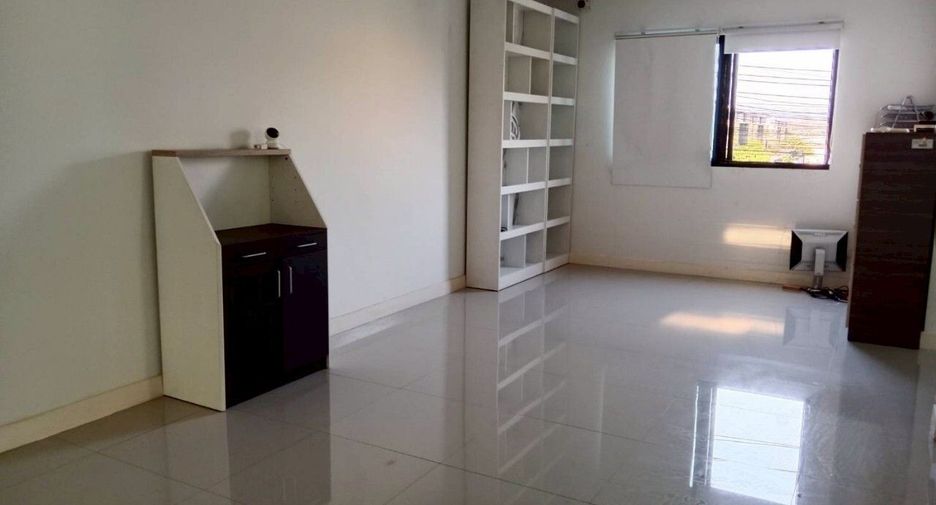 Reihenhaus zur Miete mit 3 Zimmer in Suan Luang, Bangkok