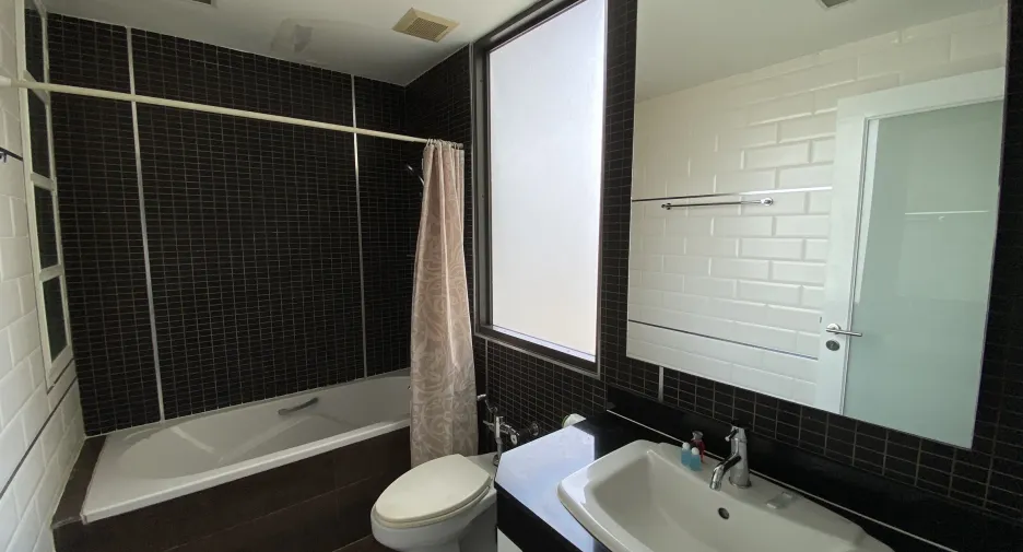 Apartamento en alquiler de 1 habitaciones en Khlong Toei, Bangkok