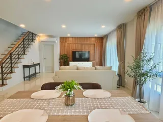 Casa en alquiler de 4 habitaciones en Bang Phli, Samut Prakan