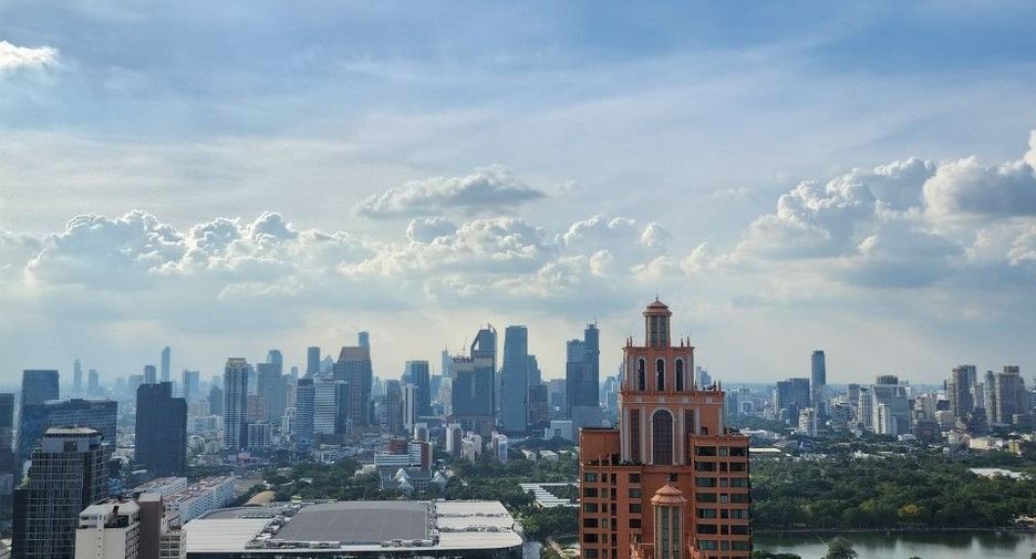 For rent 2 bedrooms condo in Khlong Toei, Bangkok